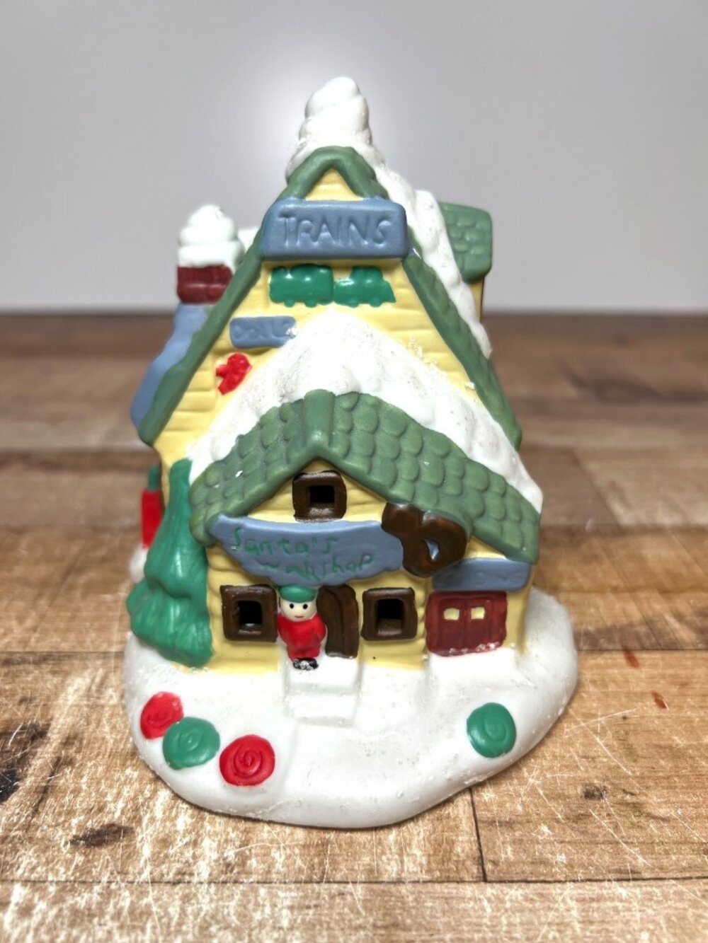 Avon Santas Workshop Ceramic Light-Up Christmas Village House Hand-Painted
